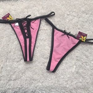 New Years BlowOut!🎉
4 for $12 Sexy thongs! Buy these 2 + get 2 other FREE!